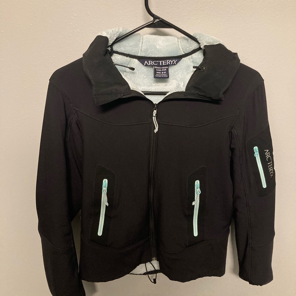 Arc’teryx women’s medium black hooded lined medium weight jacket